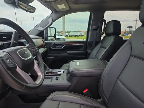 Used 2024 GMC Sierra 2500 Denali w/ Denali Reserve Package AWD/4WD image 8