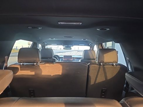 Used 2024 Chevrolet Suburban Premier image 22