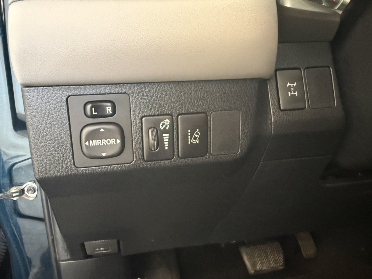Used 2018 Toyota RAV4 XLE w/ Plus Extra Value Package AWD/4WD image 21