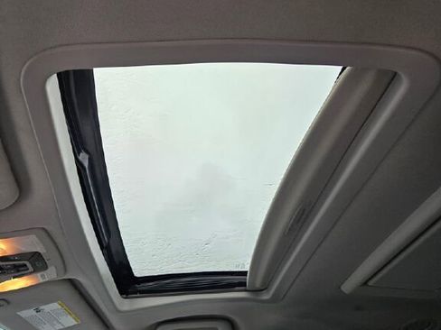 Used 2018 Toyota Sienna Limited image 23