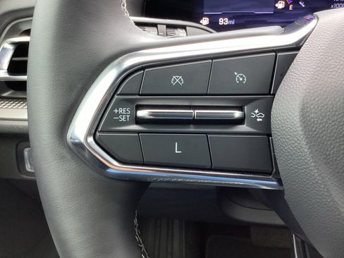 Used 2025 Chevrolet Traverse LT FWD image 19