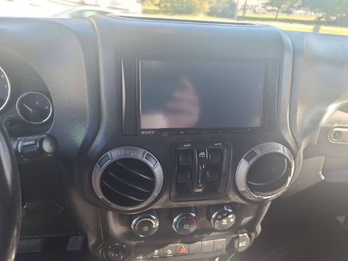 Used 2013 Jeep Wrangler Unlimited Sport AWD/4WD image 14