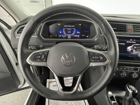Used 2021 Volkswagen Tiguan SE R-Line image 35