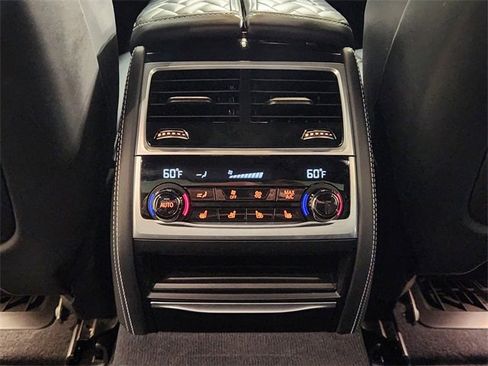 Used 2022 BMW ALPINA B7 xDrive w/ Luxury Rear Seating Package image 32