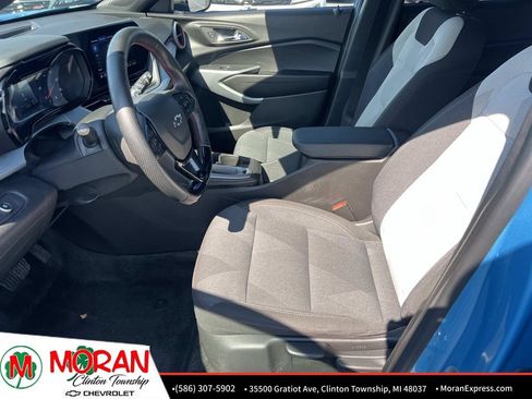 Certified 2025 Chevrolet Trax RS w/ Driver Confidence Package FWD image 17