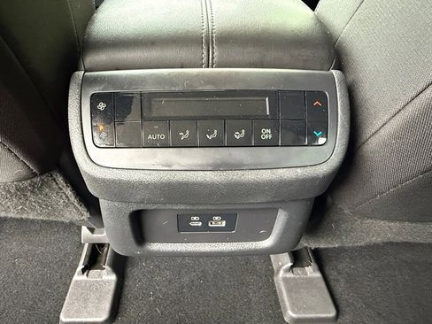 Used 2022 Nissan Pathfinder SV AWD/4WD image 16