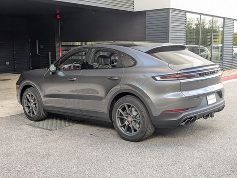 Certified 2026 Porsche Cayenne Coupe AWD/4WD image 3
