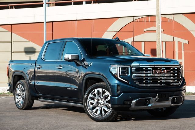 Used 2023 GMC Sierra 1500 Denali w/ Denali Reserve Package AWD/4WD image 1