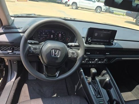 Used 2023 Honda Accord EX image 17