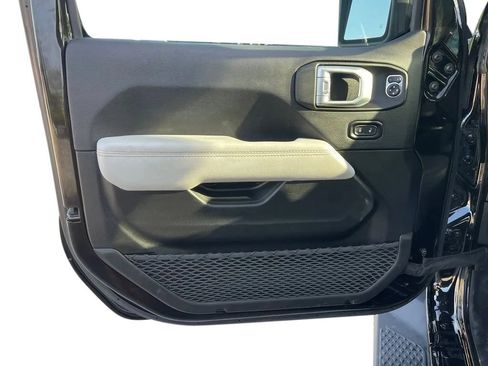 Used 2022 Jeep Gladiator High Altitude AWD/4WD image 12