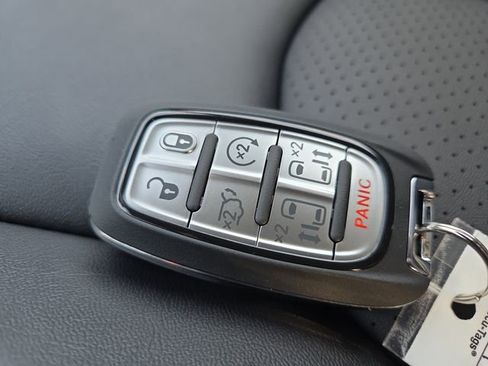 New 2026 Chrysler Pacifica Select w/ S Appearance Package image 27