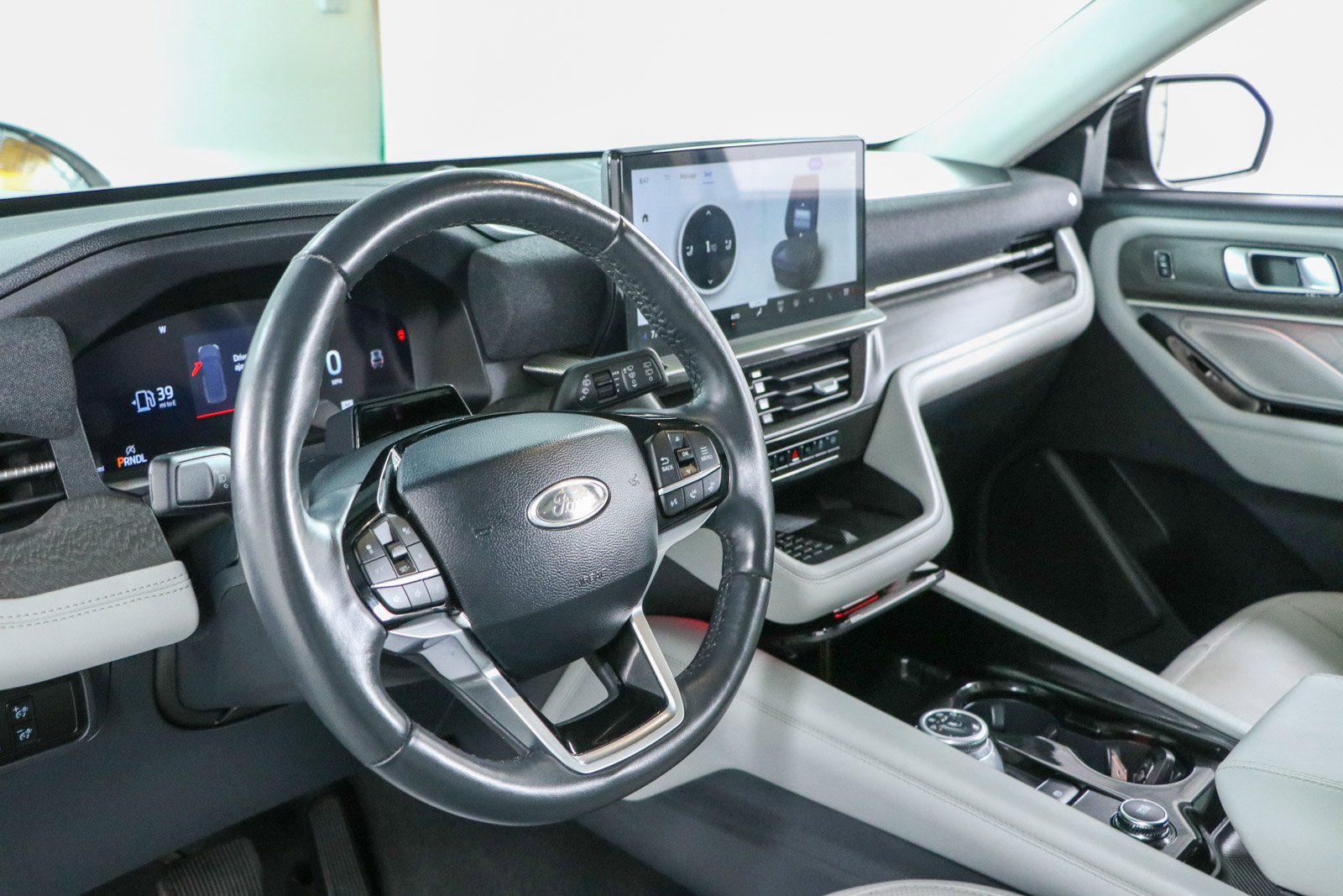 Used 2025 Ford Explorer Platinum w/ LUX Leather Package AWD/4WD image 24