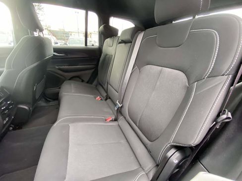 Certified 2024 Jeep Grand Cherokee Laredo X image 19