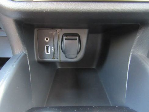 Used 2020 Nissan Versa SV image 41