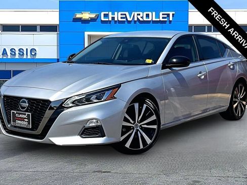 Used 2022 Nissan Altima 2.5 SR FWD image 2
