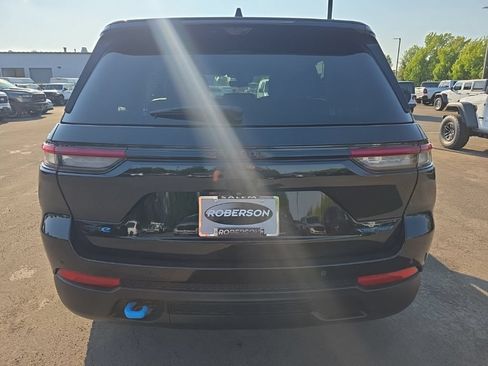 Certified 2022 Jeep Grand Cherokee Trailhawk w/ Advanced Protech Group II AWD/4WD image 4