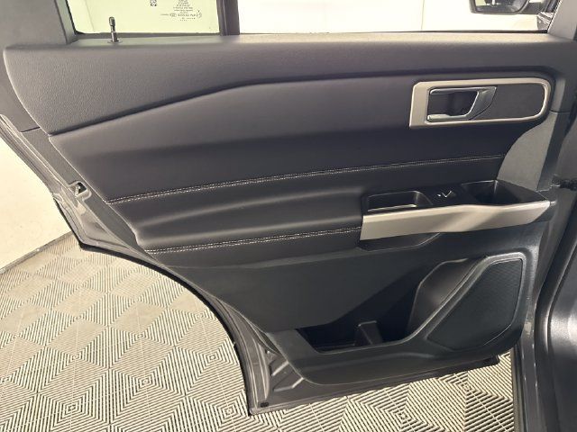 Used 2024 Ford Explorer XLT AWD/4WD image 23