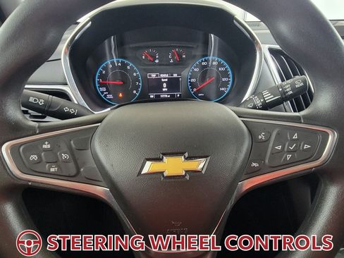 Used 2018 Chevrolet Equinox LT FWD image 19