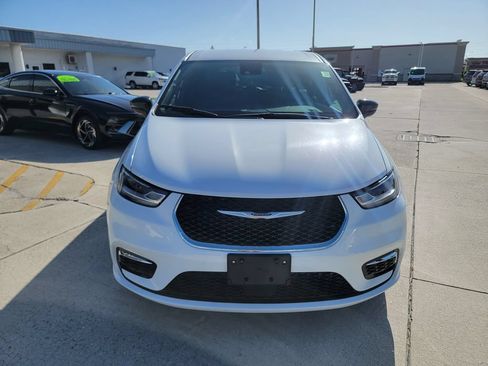 Used 2025 Chrysler Pacifica Select FWD image 7