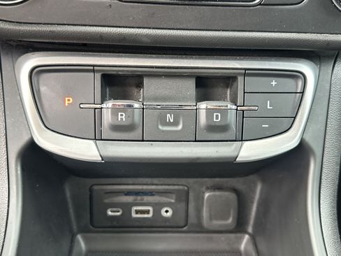 Used 2024 GMC Terrain SLT AWD/4WD image 30