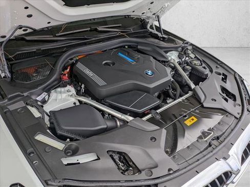 Used 2023 BMW 530e w/ Premium Package image 23