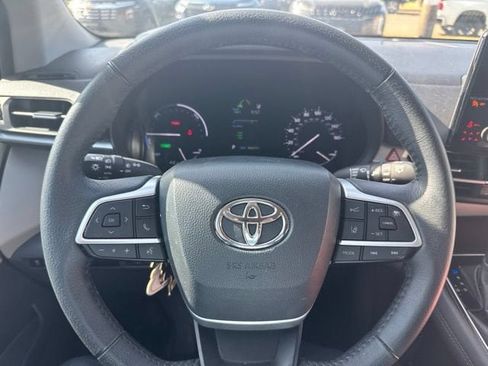 Used 2021 Toyota Sienna XLE FWD image 15