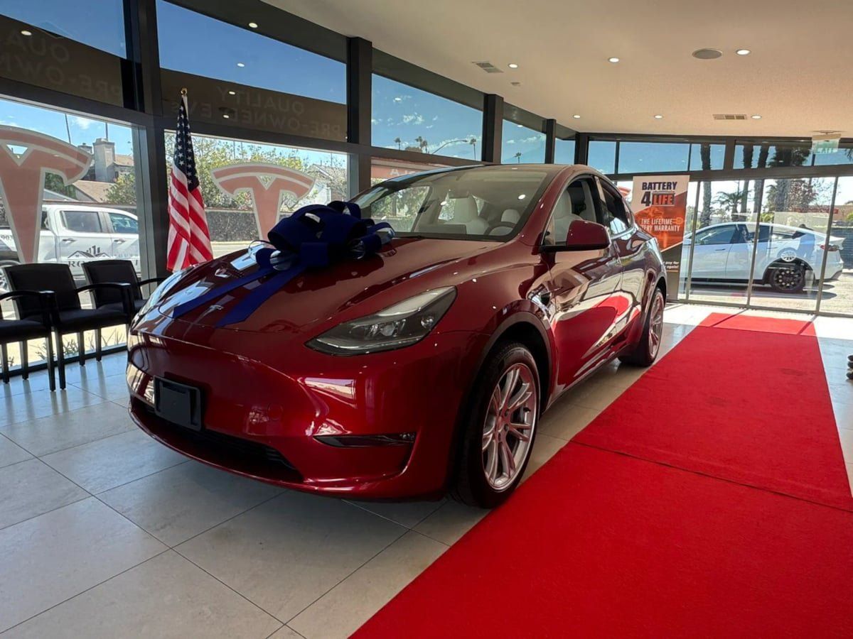 Used 2024 Tesla Model Y Long Range AWD/4WD image 5