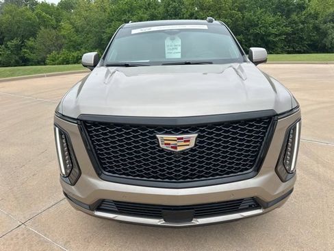 Used 2025 Cadillac Escalade Sport Platinum w/ LPO, Floor Liner Package AWD/4WD image 8