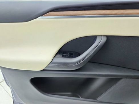 Used 2023 Tesla Model X image 37