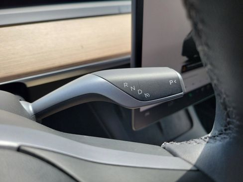 Used 2024 Tesla Model Y Long Range AWD/4WD image 32