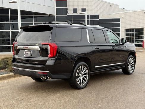 Used 2021 GMC Yukon XL Denali w/ Denali Premium Package image 3