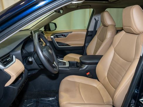 Used 2023 Toyota RAV4 XLE Premium image 11