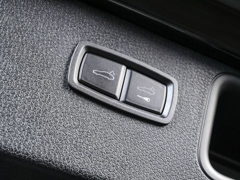 Certified 2026 Porsche Macan AWD/4WD image 33
