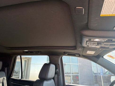 Used 2023 GMC Yukon Denali AWD/4WD image 32