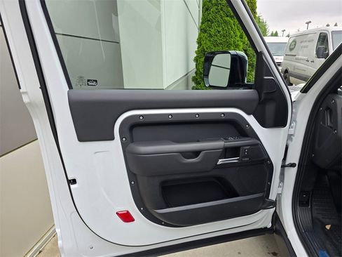 New 2025 Land Rover Defender 90 V8 image 21