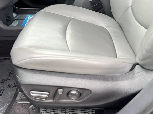 Used 2024 Toyota Sienna XLE FWD image 16