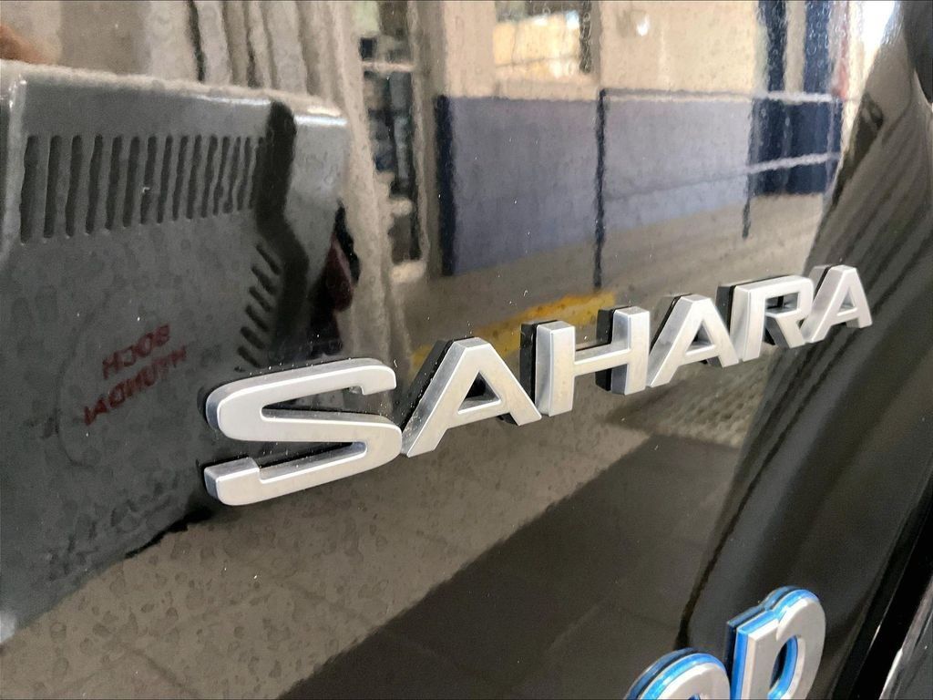 Used 2024 Jeep Wrangler Unlimited Sahara w/ Technology Group AWD/4WD image 29