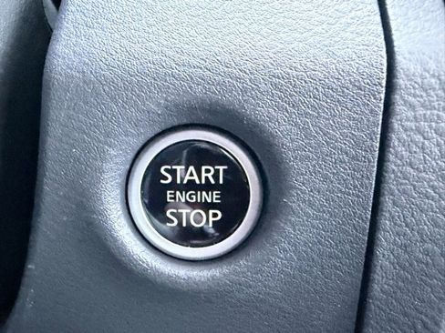 Certified 2025 Nissan Frontier SV image 17