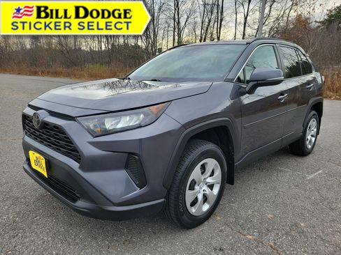 Used 2019 Toyota RAV4 LE image 1