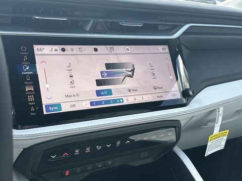 New 2026 Jeep Cherokee Overland image 27