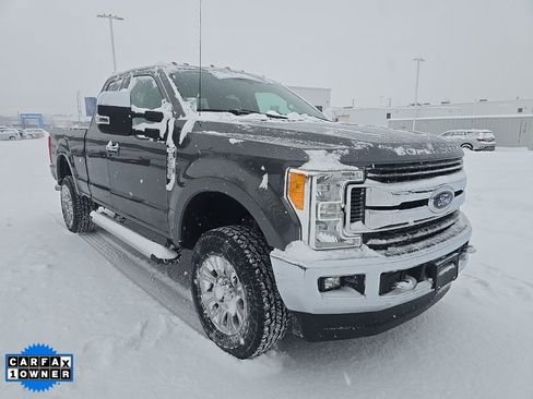 Used 2017 Ford F250 XLT w/ XLT Premium Package image 2