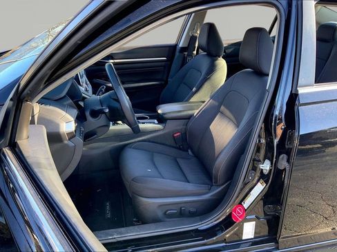 Used 2021 Nissan Altima 2.5 SV w/ SV Premium Package image 15