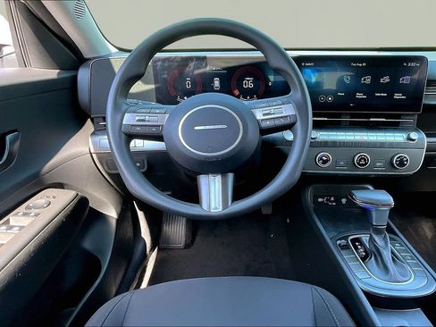Used 2025 Hyundai Kona SE FWD image 10