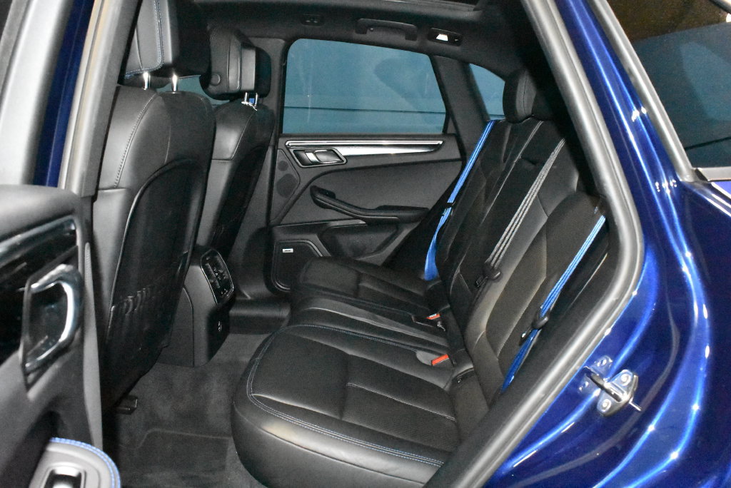 Used 2022 Porsche Macan AWD/4WD image 21