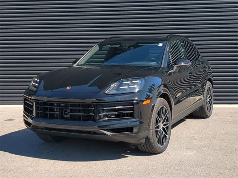 Used 2025 Porsche Cayenne image 1