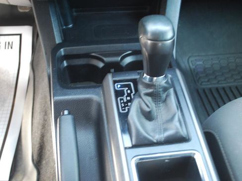 Used 2019 Toyota Tacoma TRD Sport w/ Technology Package AWD/4WD image 12