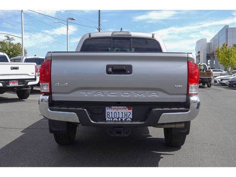 Used 2017 Toyota Tacoma SR5 w/ Tow Package AWD/4WD image 4