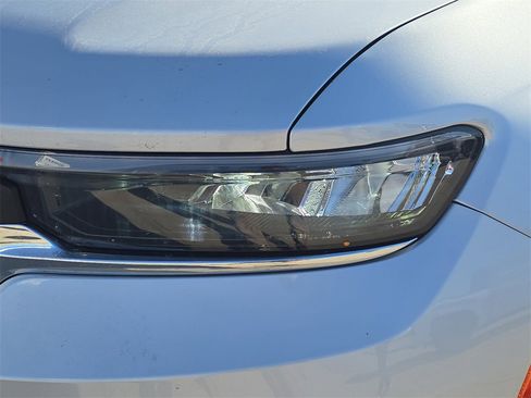 Used 2025 Jeep Grand Cherokee Laredo w/ Luxury Tech Group I image 30