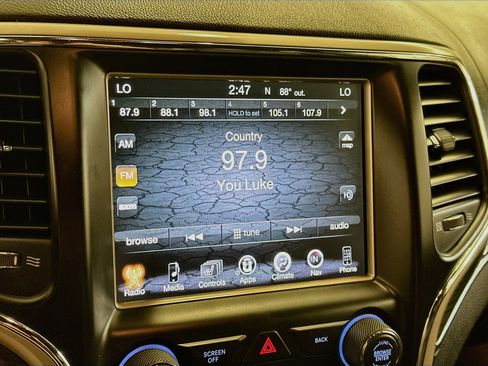 Used 2014 Jeep Grand Cherokee Overland w/ Advanced Technology Group AWD/4WD image 21