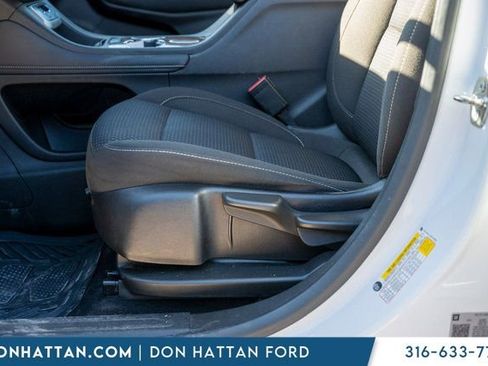 Used 2021 GMC Acadia SLE image 19